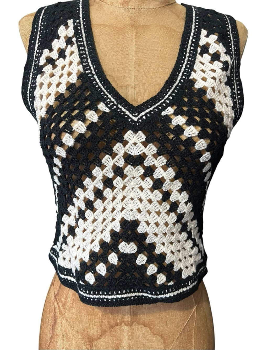 Rebellion Black & White Crochet V-Neck Tank Like New! XS